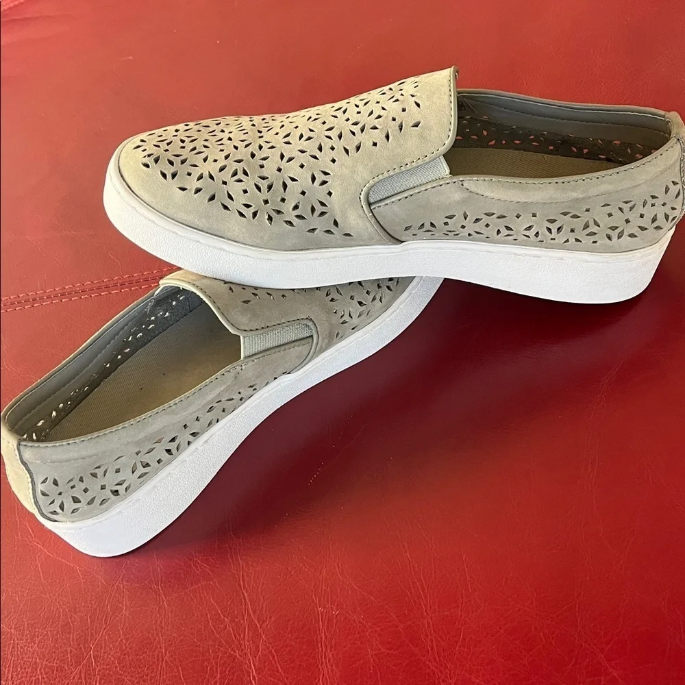 Vionic Kani Women's Size 7 Gray Grey Beige Leather Slip On Shoe Sneaker